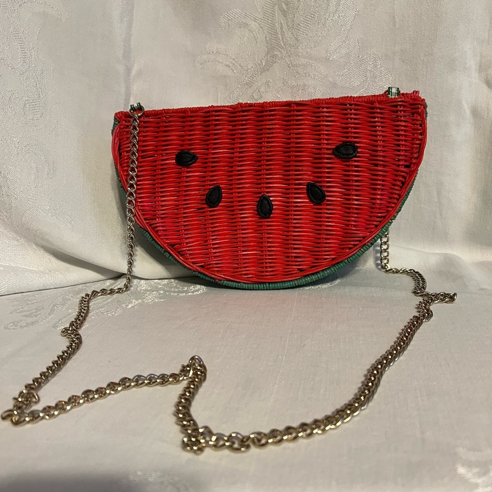 Talbots wicker watermelon wedge crossbody with gold chain shoulder strap